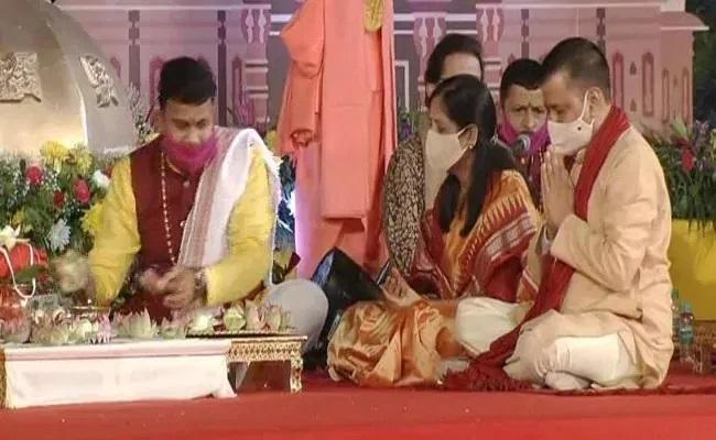 हिन्दू कार्ड खेलने के चक्कर में क्या केजरीवाल अपनी पहचान के साथ भी समझौता कर रहे हैं?