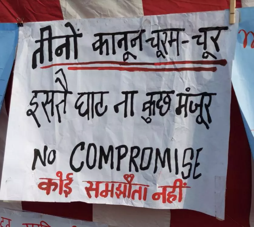 किसानों के विरोध तले ज़बरदस्त ज़ोर पकड़ती श्रम क़ानूनों को निरस्त करने की मांग