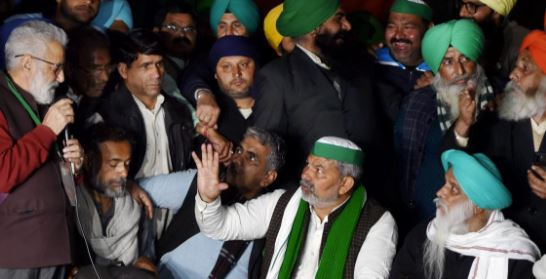 'सरकार की किसान आंदोलन को अस्थिर करने की कोशिश': गाज़ीपुर में बिजली काटी, बागपत में जबरन आंदोलन स्थल कराया खाली