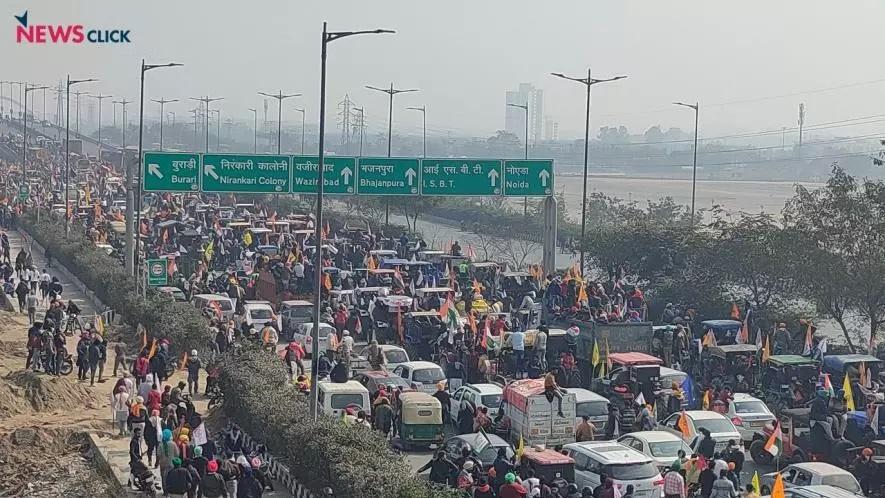 "किसानों की अनुशासनहीनता" से कुलीनों की चिढ़ हास्यास्पद है, लेकिन मासूम नहीं