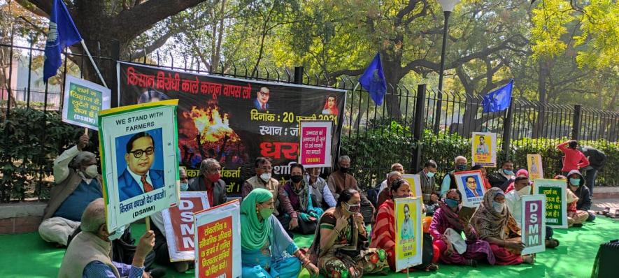 दिल्ली: दलित शोषण मुक्ति मंच का दलितों पर बढ़ते अत्याचार और नौदीप कौर की रिहाई की मांग को लेकर प्रदर्शन