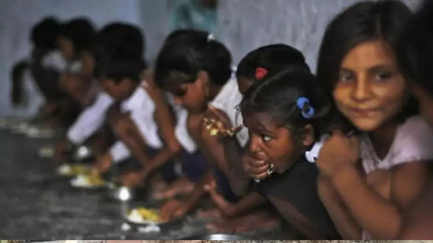 सिकुड़ते पोषाहार बजट के त्रासद दुष्प्रभाव