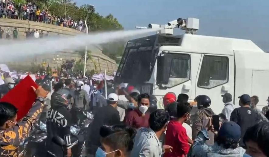 सैन्य तख़्तापलट के विरोध में म्यांमा में तेज हुए विरोध के स्वर