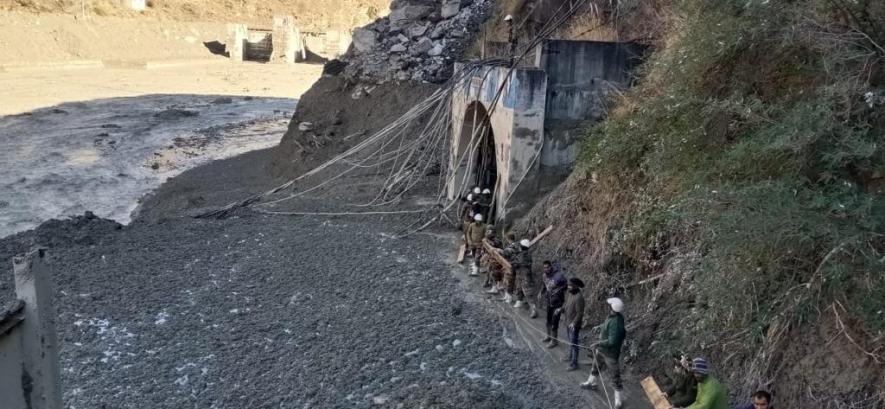 त्रासदी: उत्तराखंड के पहाड़ों से खिलवाड़!