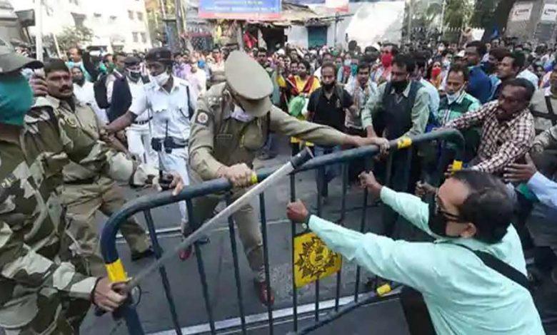 पश्चिम बंगाल: वेतन वृद्धि की मांग को लेकर पारा शिक्षक 70 दिनों कर रहे हैं प्रदर्शन