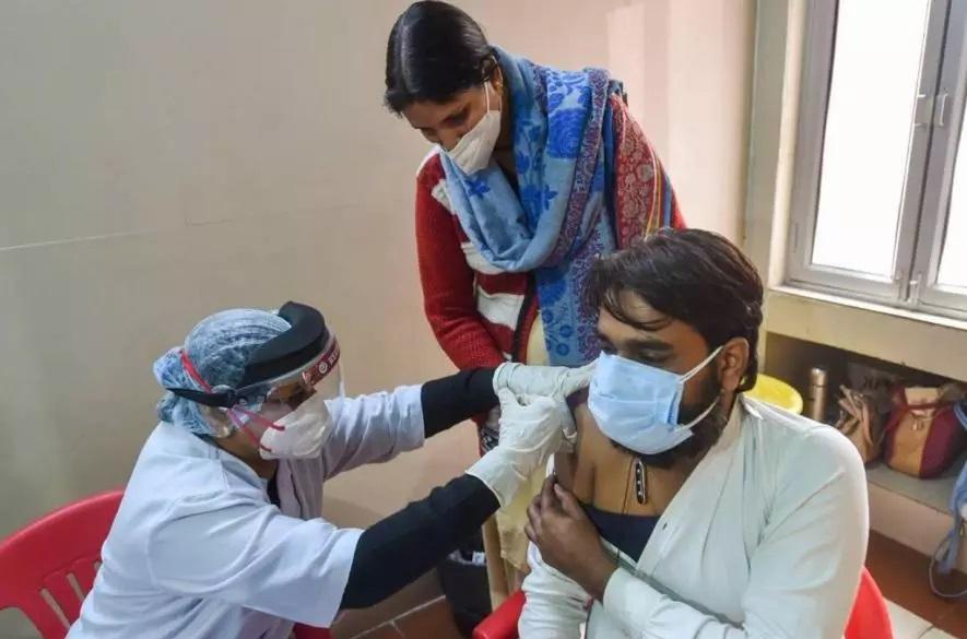 एमपी: रिपोर्ट दर्शाती है कि 1.37 लाख कोवैक्सीन लाभार्थियों के पास एक ही मोबाइल नंबर था, जबकि 9000 ग़लत पते पाए गए हैं