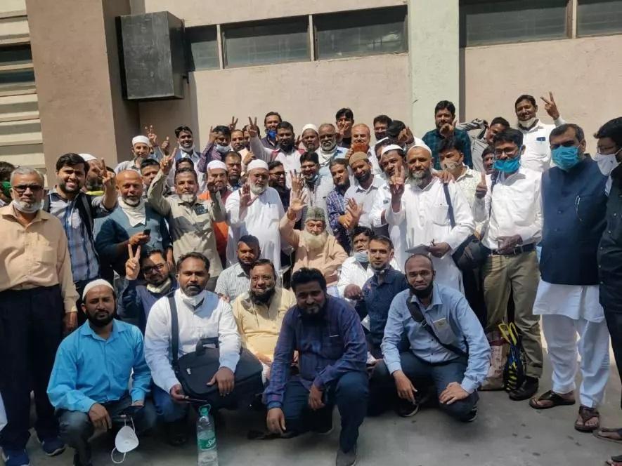 बरी होने के बाद सभी की एक ग्रुप फोटो