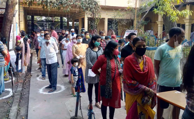 बंगाल चुनाव : हिंसा की छिटपुट घटनाओं के बीच भारी मतदान