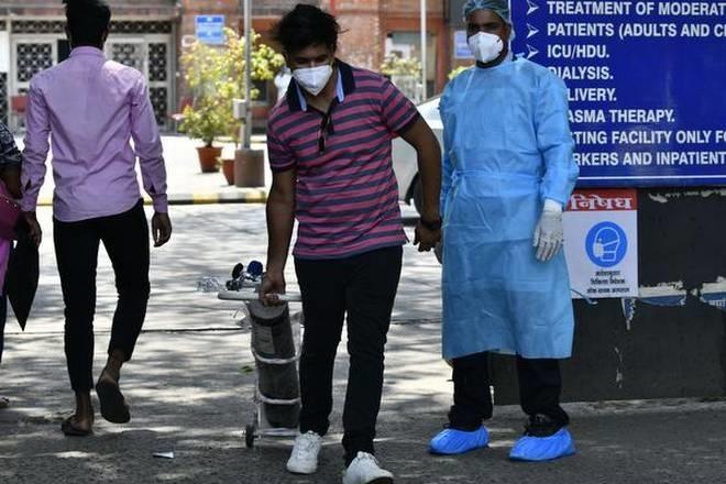 चिंता: देश में कोरोना के फिर 3 लाख से ज़्यादा नए मामले, 2,263 मरीज़ों की मौत