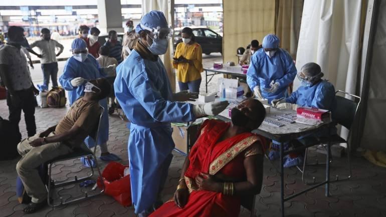 कोरोना अपडेट: देश में बेकाबू हुआ कोरोना, 24 घंटों में 2 लाख से भी ज़्यादा आए नए मामले