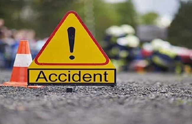 ग्रेटर नोएडा में सड़क हादसे में पत्रकार सहित दो लोगों की मौत
