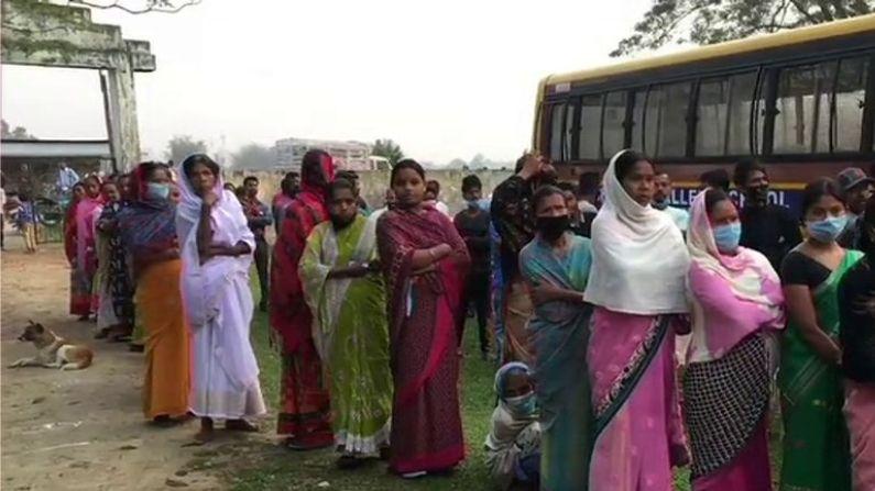 असम में एक बूथ पर मतदाता सूची में सिर्फ़ 90 नाम, वोट पड़े 171, पांच अधिकारी निलंबित