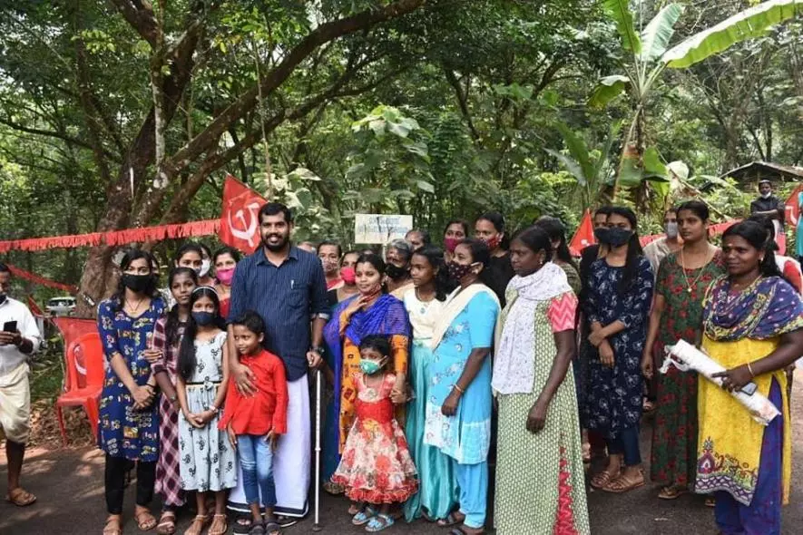 तिरुवम्बाडी निर्वाचन क्षेत्र में चुनाव प्रचार करते एलडीएफ उम्मीदवार लिंटो जोसेफ। 