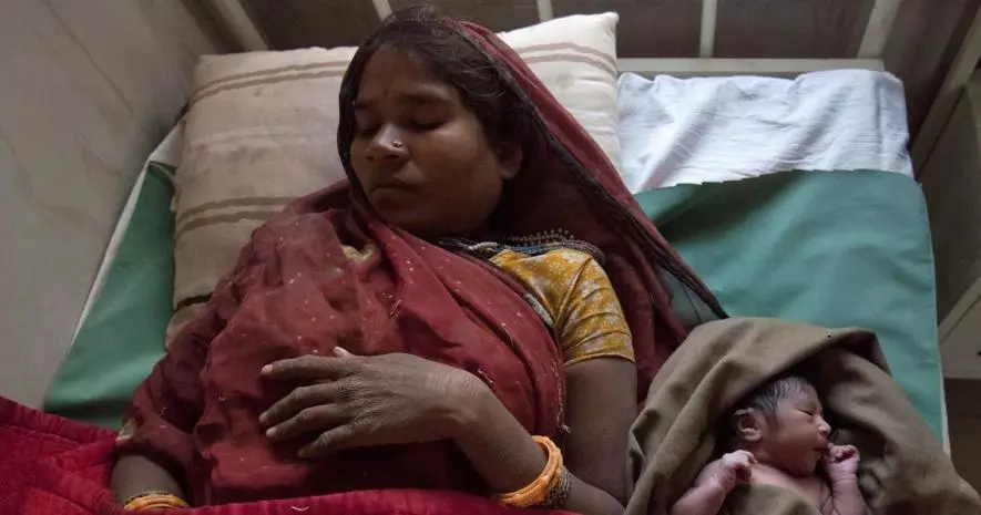अधिकतर महिलाओं की पहुंच से बाहर मातृत्व लाभ : सर्वेक्षण
