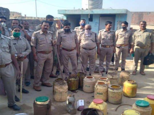 यूपी: पंचायत चुनाव में गांव-गांव बह रहे हैं शराब के परनाले!, मिलावटी शराब से मौतों का भी सिलसिला