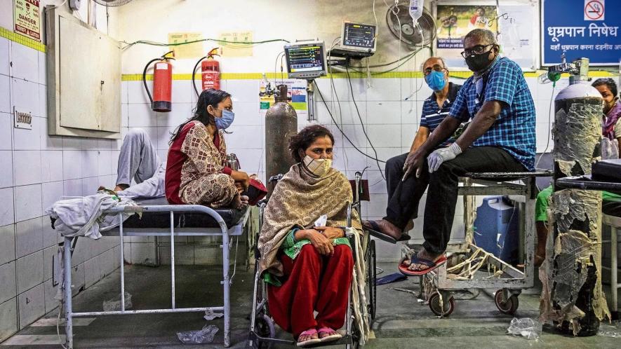क्यों फ्री में वैक्सीन मुहैया न कराना लोगों को मौत के मुंह में धकेलने जैसा है?