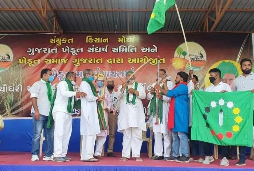 किसान आंदोलन: राकेश टिकैत ने किसानों से कहा- 'गुजरात में बैरिकेड तोड़ने का वक़्त आ गया है'