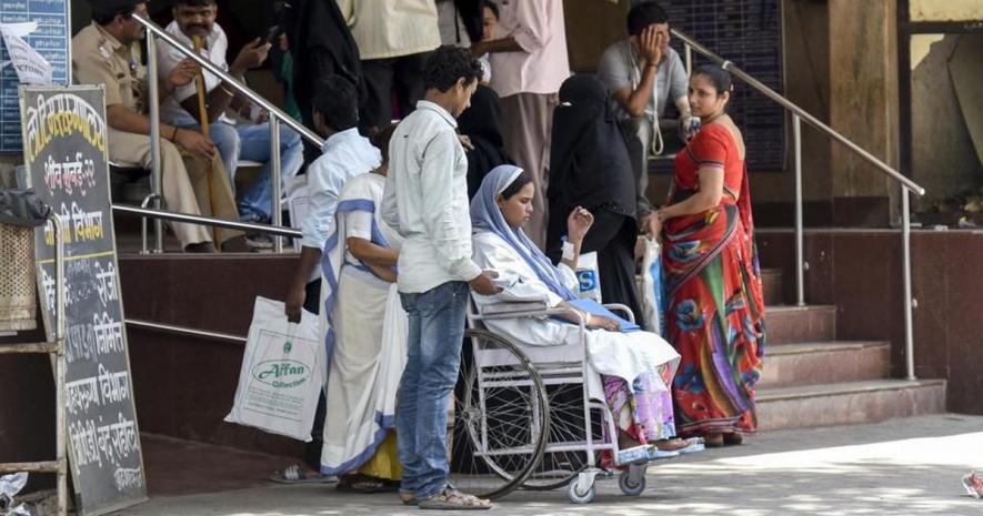 बंगाल में भी कोरोना विस्फोट, क्या चुनाव आयोग लेगा ज़िम्मेदारी?