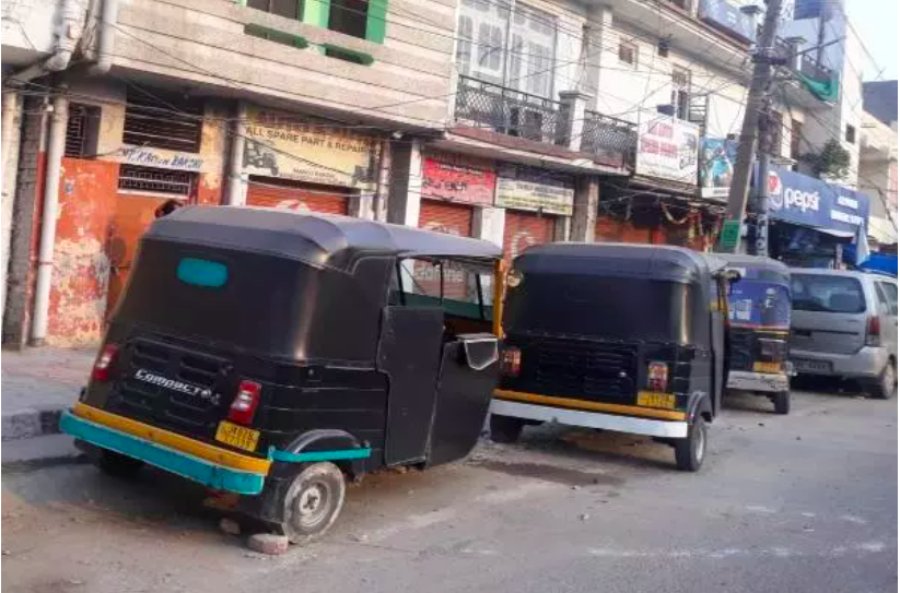 'हम कोरोना से बच भी गए तो ग़रीबी से मर जायेंगे' : जम्मू-कश्मीर के कामगार लड़ रहे ज़िंदा रहने की लड़ाई