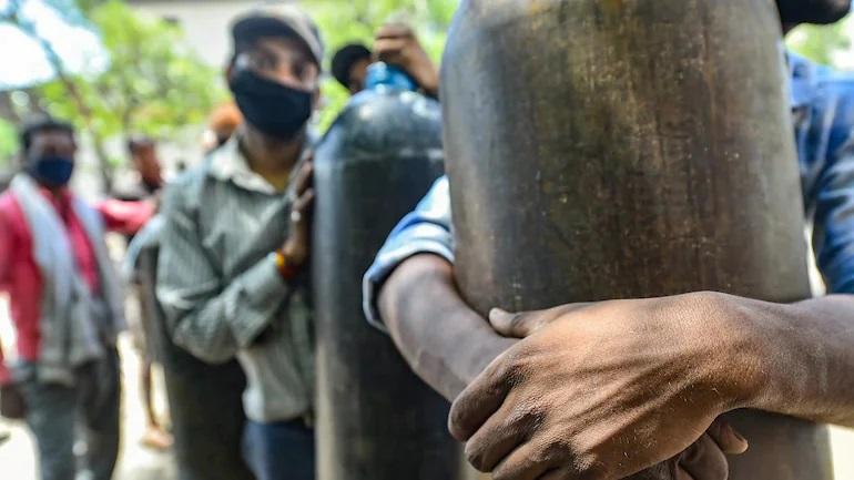 दिल्ली उच्च न्यायालय ऑक्सीजन आपूर्ति के मामले में सुनवाई करते हुए केंद्र से कहा "पानी सिर के ऊपर चला गया है"