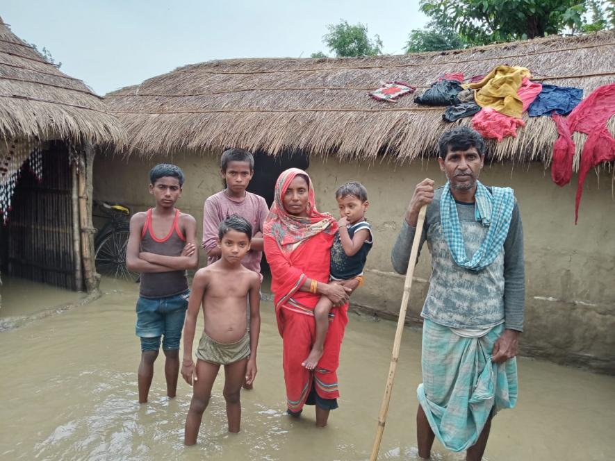 मदद के नाम पर सरकार ने बंद किए कान, तो बिहार में एक गांव डूब गया!