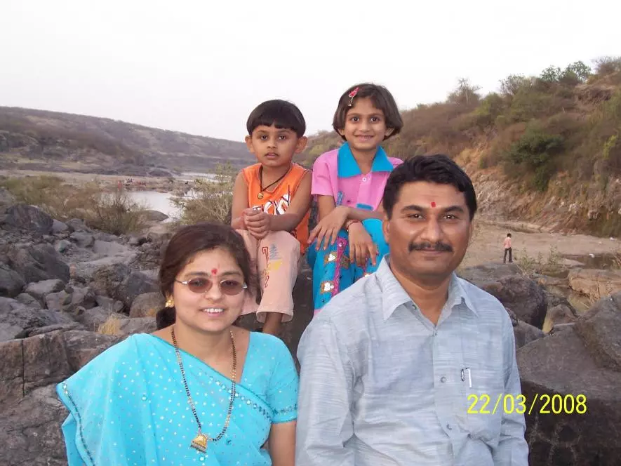 परिवार सहित अमित जेठवा की पुरानी तस्वीर