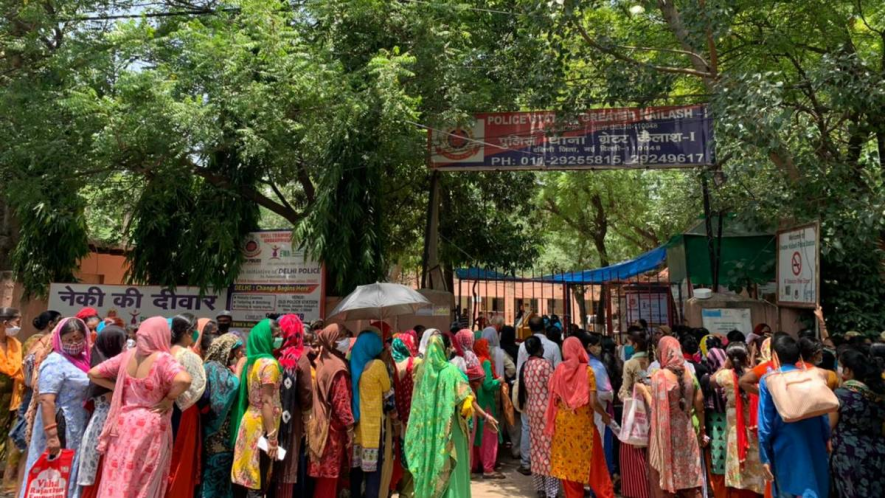 दिल्ली: अदालत ने बिना राशन कार्ड वाले लाभार्थियों की सीमा को चुनौती देने वाली अर्ज़ी पर दिल्ली सरकार से जवाब तलब किया
