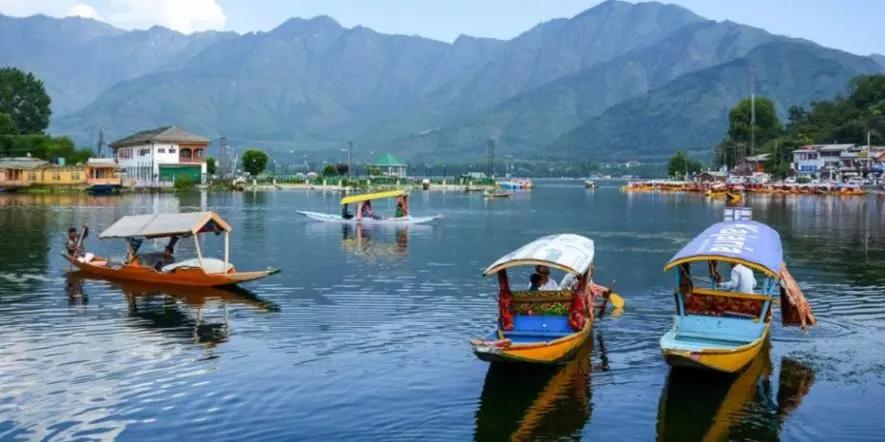 जम्मू-कश्मीर: मनमानी करने वाली युवा आईएएस से स्थानीय लोग नाराज़