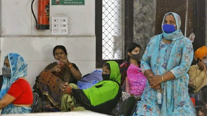 महामारी काल और स्वास्थ्य सुविधाओं तक महिलाओं की कम पहुंच