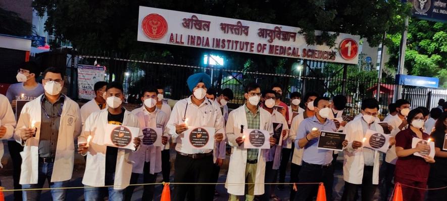 पढ़ाई कर रहे डॉक्टरों की निजी ज़िंदगी: कोविड से किस तरह प्रभावित हुए हैं जूनियर डॉक्टरों के मानसिक स्वास्थ्य