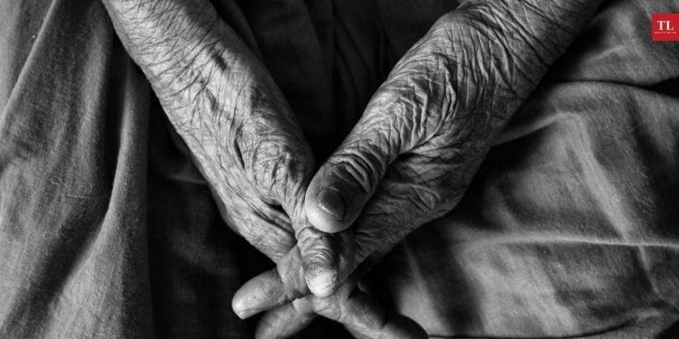 महामारी के दौरान बुज़ुर्गों से बदसलूकी के मामले बढ़े
