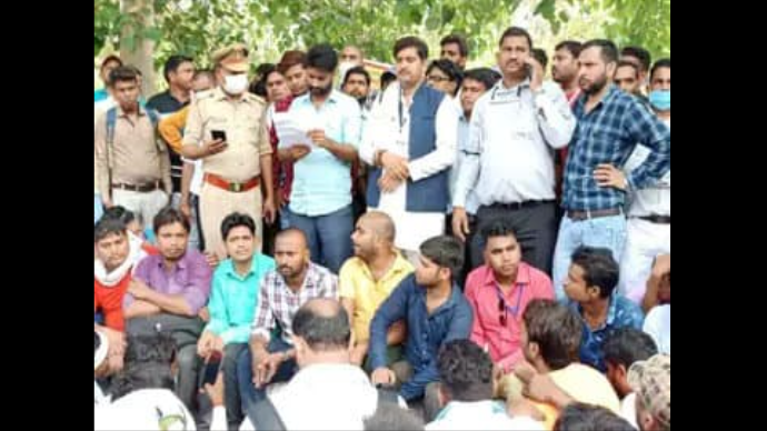यूपी सरकार द्वारा एफ़आईआर के बावजूद एम्बुलेन्स कर्मचारियों की हड़ताल जारी