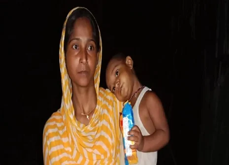 फजर अली की पत्नी कमला खातून और बेटा जहांगीर अलोम