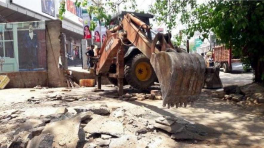 झारखंड : प्रशासन ने पर्यावरण मुहिम की आड़ में ग़रीबों को घरों से निकाला