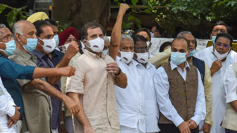 राहुल गांधी समेत 11 विपक्षी दलों का बड़ा आरोप- संसद में चर्चा नहीं होने दे रही सरकार