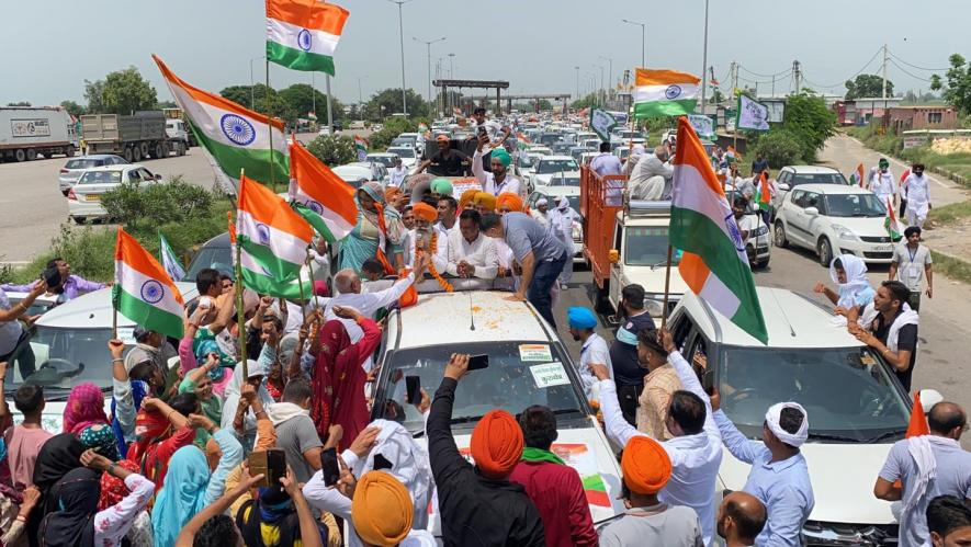 देशभर में किसानों की तिरंगा यात्रा
