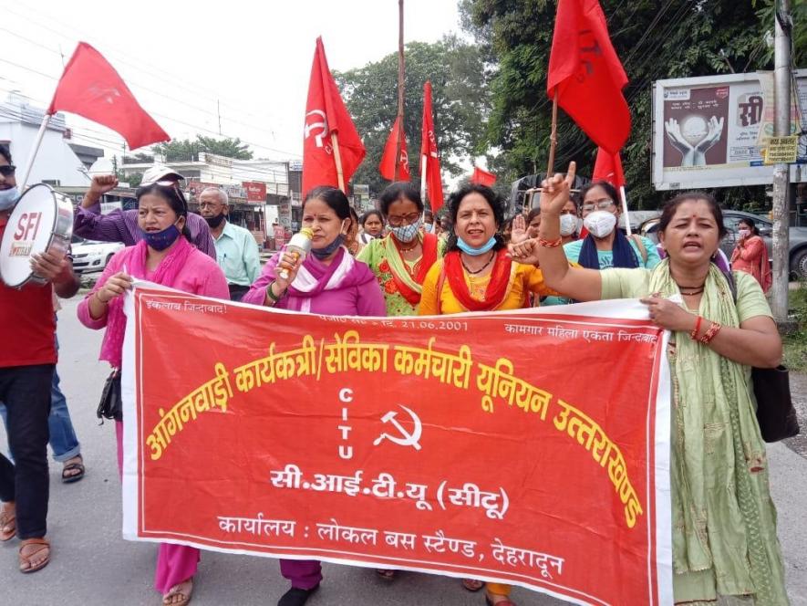 विधानसभा कूच करती आंगनबाड़ी कार्यकर्तीयां; फोटो-सत्यम कुमार