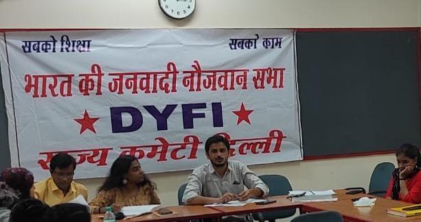 राजधानी में युवा पूछ रहे 'दिल्ली सरकार कहां हैं हमारा रोज़गार'?