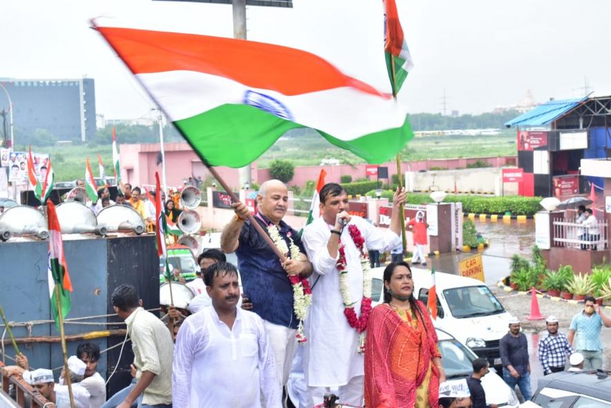  आम आदमी पार्टी द्वारा निकाली जा रही तिरंगा यात्रा जो 14 अगस्त को लखनऊ से शुरू हुई। यह 14 सितंबर को अयोध्या में निकाली जाएगी।