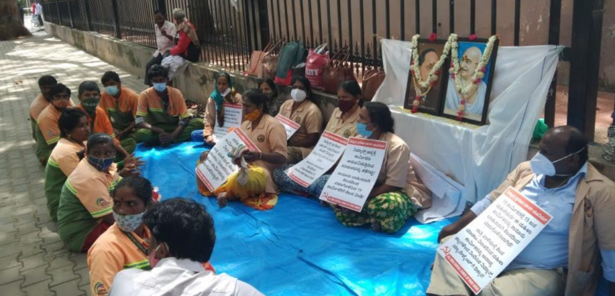 निमहांस के बर्ख़ास्त किये गए कर्मचारी जुलाई से हैं हड़ताल पर