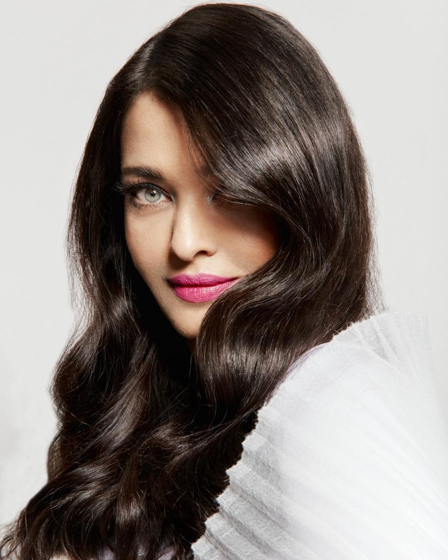 पनामा पेपर्स लीक मामले में ईडी के सामने पेश हुईं अभिनेत्री ऐश्वर्या राय बच्चन