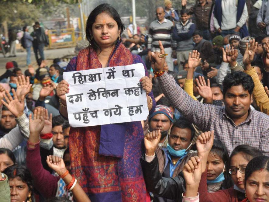 बिहारः नियुक्ति पत्र न मिलने से नाराज़ एसटीईटी पास शिक्षक अभ्यर्थियों का आंदोलन जारी