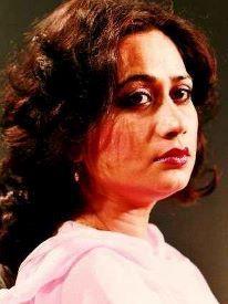 इतवार की कविता : 'तुम मुझको गुड़िया कहते हो, ठीक ही कहते हो...'