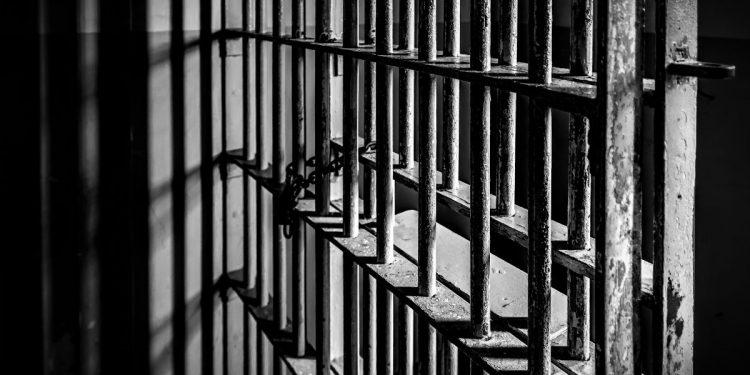 पब्लिक सेफ़्टी एक्ट: मनमुताबिक़ हिरासत में ली जाने की कार्रवाईयां जारी, नए कश्मीर में असहमति 