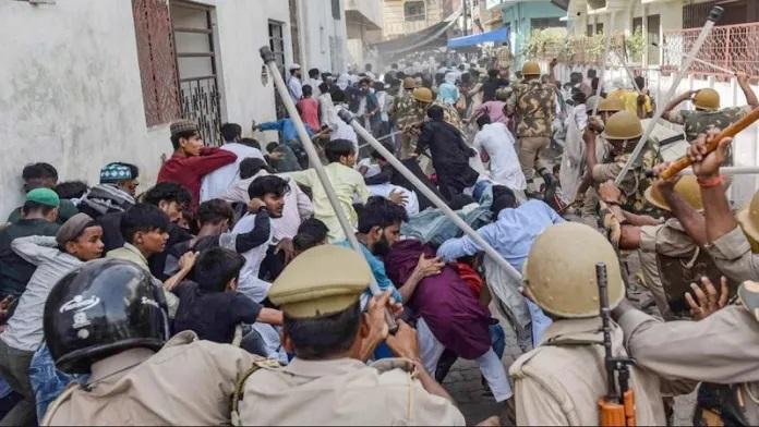 प्रयागराज हिंसा: पुलिस ने एंटी सीएए प्रदर्शनकारी, वामपंथी और अन्य विपक्षी नेताओं को बताया 'मुख्य आरोपी'