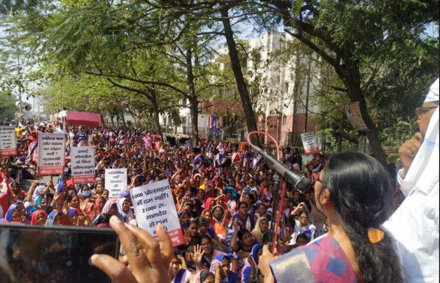 यूपी: न्यूनतम मानदेय की मांग को लेकर आशा कार्यकर्ताओं का प्रदर्शन, CM को सौंपा ज्ञापन