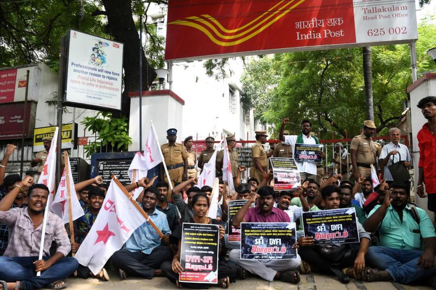 हिंदी भाषा को लेकर मदुरई में विरोध प्रदर्शन तेज़, प्रदर्शनकारियों को पुलिस ने हिरासत में लिया