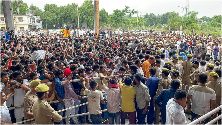 crowd