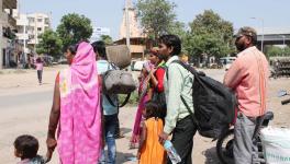 गुजरात से लौटते यूपी-बिहार के लोग। 