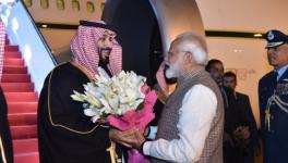 सऊदी अरब के क्राउन प्रिंस का स्वागत करते प्रधानमंत्री नरेंद्र मोदी।